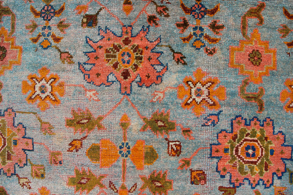 Antique Oushak Carpet 420 x 467cm / 13'9" x 15'4"