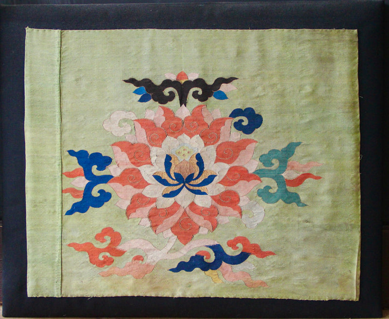 17/18th century Chinese Silk Kesi 64 x 53cm / 2'1" x 1'9"