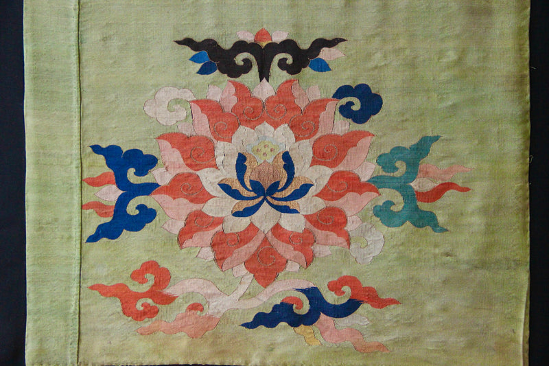 17/18th century Chinese Silk Kesi 64 x 53cm / 2'1" x 1'9"