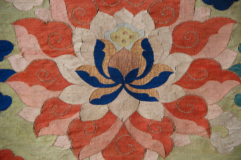 17/18th century Chinese Silk Kesi 64 x 53cm / 2'1" x 1'9"