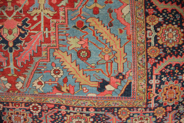 Antique Heriz Carpet With Light Blue Corners 8'7" x 11'3" / 262 x 343cm