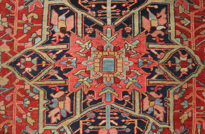 Antique Heriz Carpet With Light Blue Corners 8'7" x 11'3" / 262 x 343cm