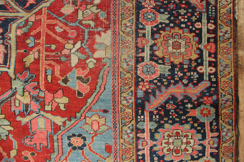 Antique Heriz Carpet With Light Blue Corners 8'7" x 11'3" / 262 x 343cm