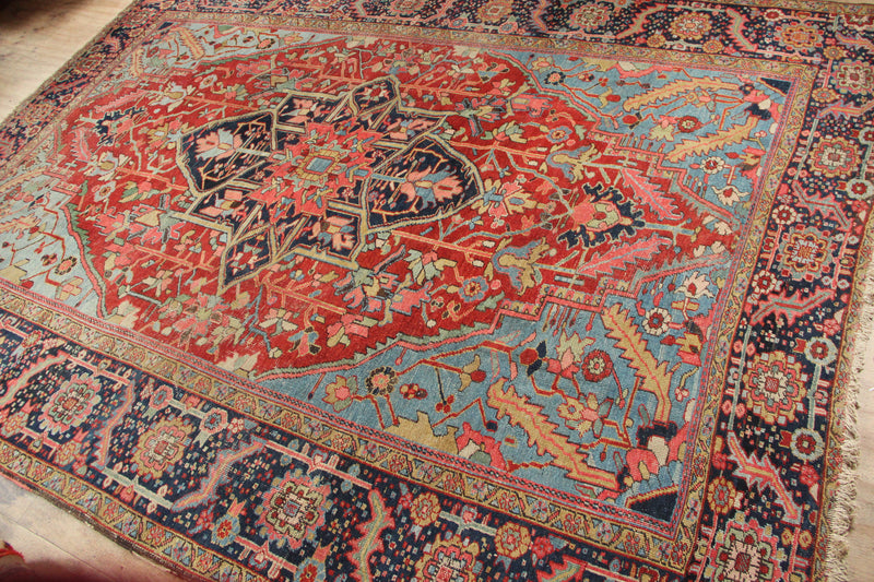 Antique Heriz Carpet With Light Blue Corners 8'7" x 11'3" / 262 x 343cm