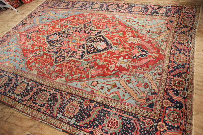 Antique Heriz Carpet With Light Blue Corners 8'7" x 11'3" / 262 x 343cm