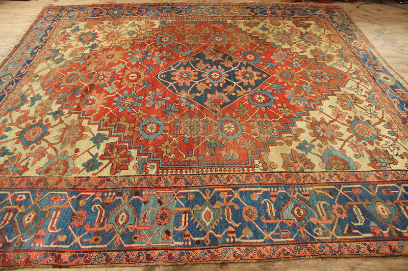 Antique 'Mina Khani' Heriz Carpet 300 x 327cm / 9'10" x 10'9"