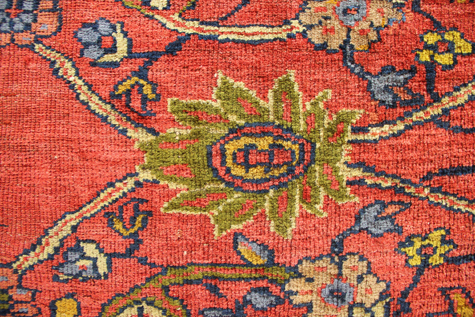 Antique Ziegler Mahal 322 x 389cm / 10'7