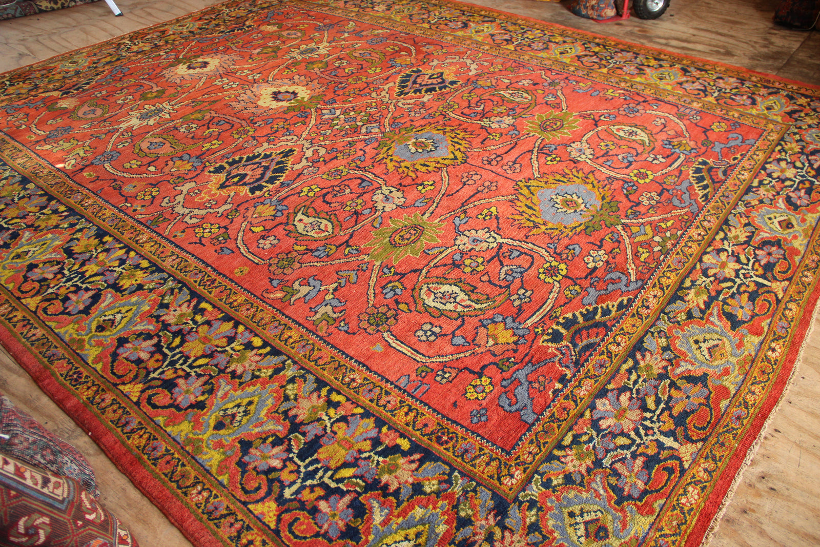Antique Ziegler Mahal 322 x 389cm / 10'7