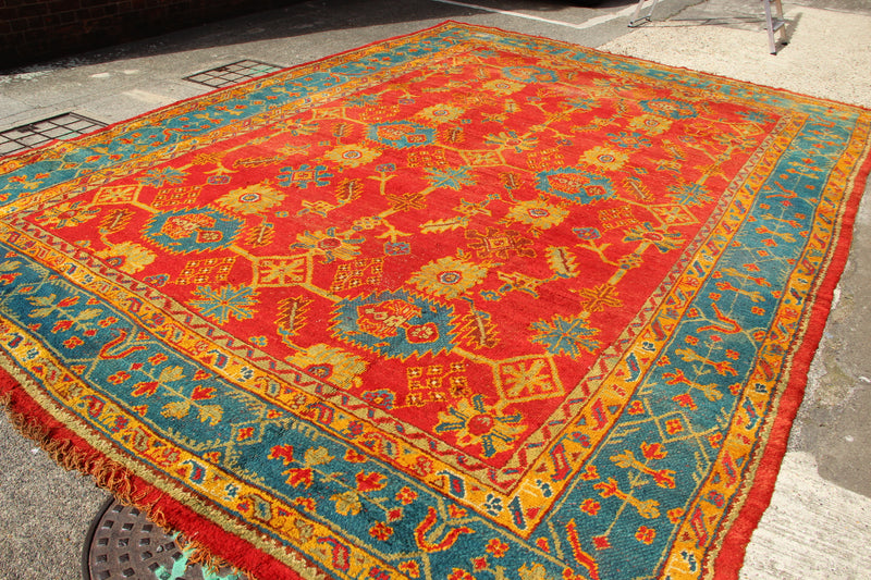 Antique Oushak carpet 11'3" x 15'7" / 343 x 476cm