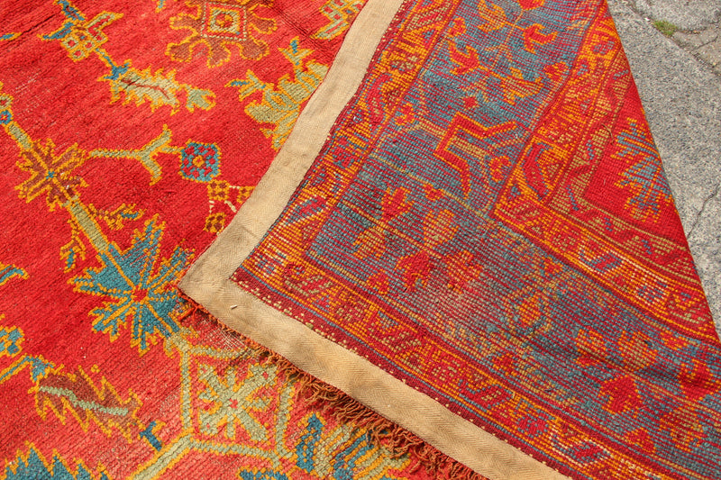 Antique Oushak carpet 11'3" x 15'7" / 343 x 476cm